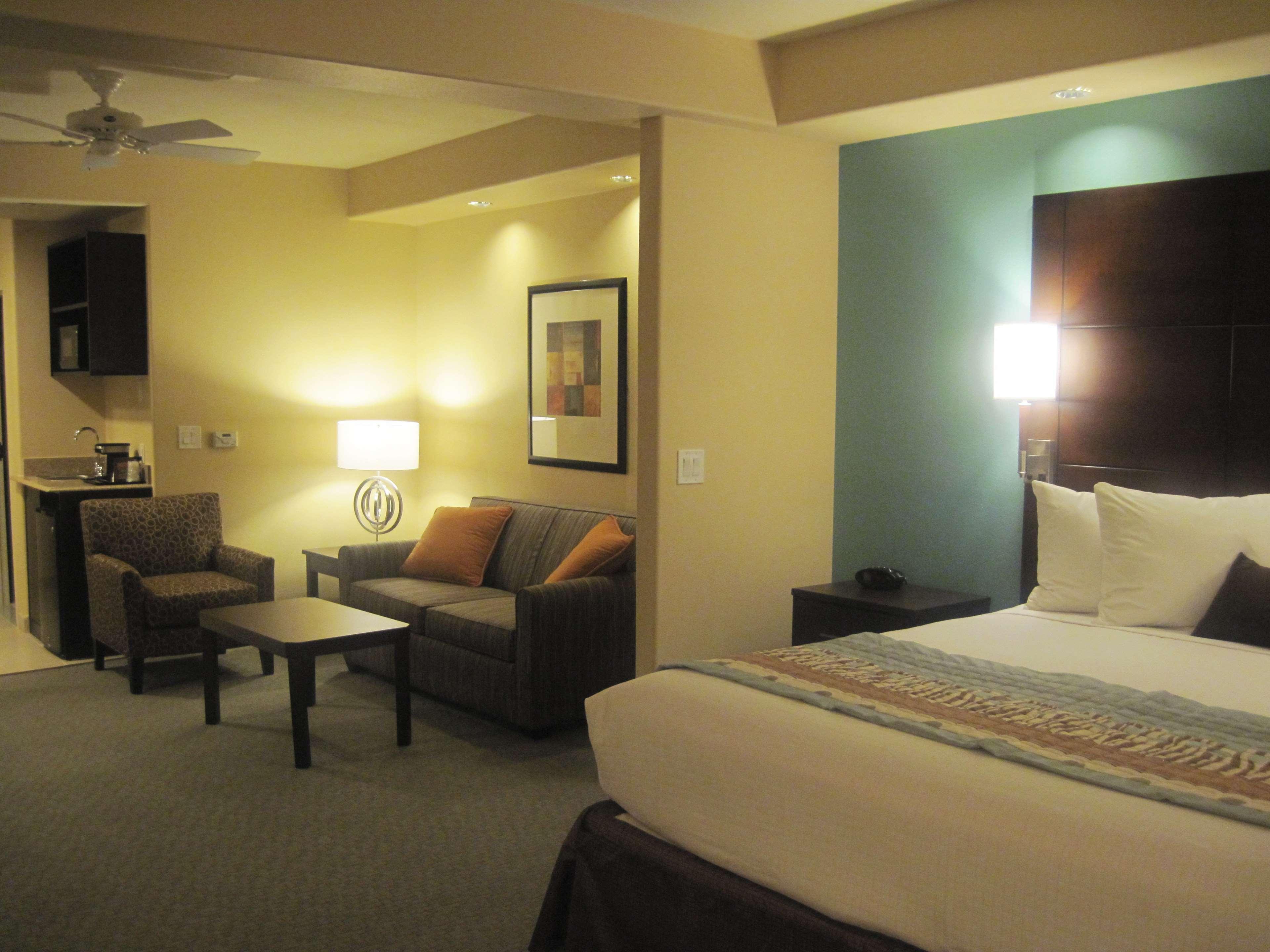 Best Western Plus Midland Suites Rum bild