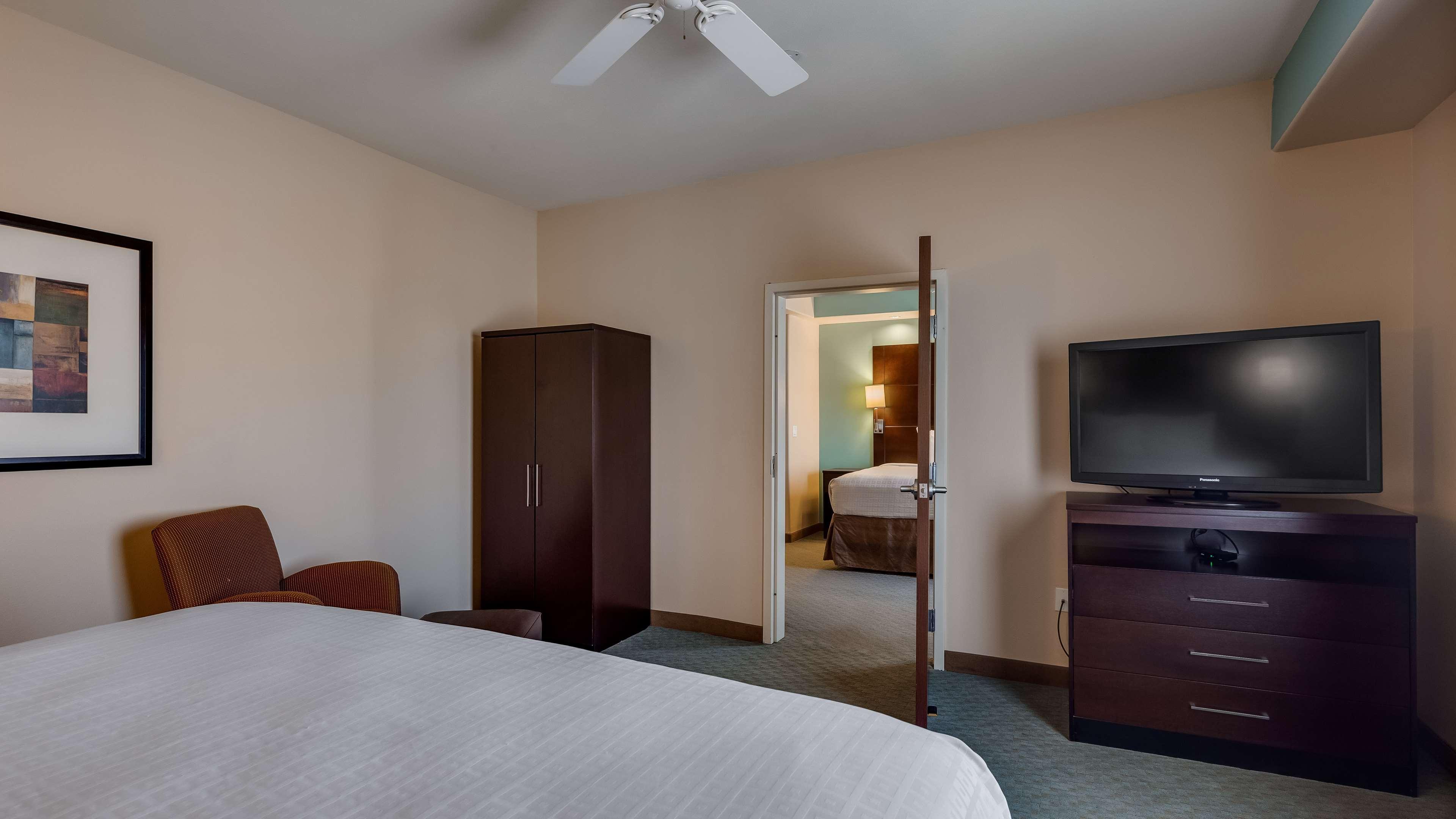 Best Western Plus Midland Suites Exteriör bild