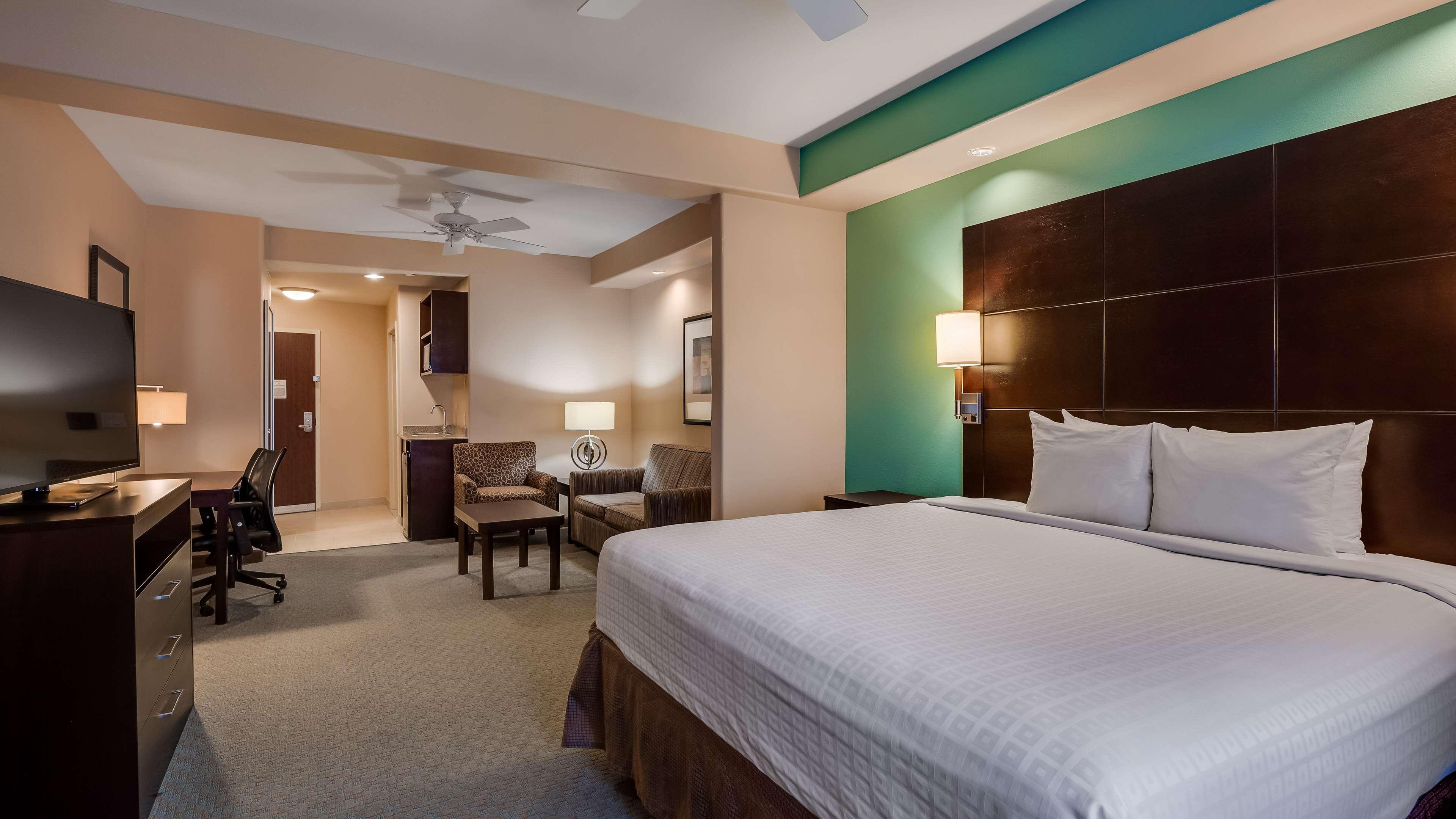 Best Western Plus Midland Suites Exteriör bild